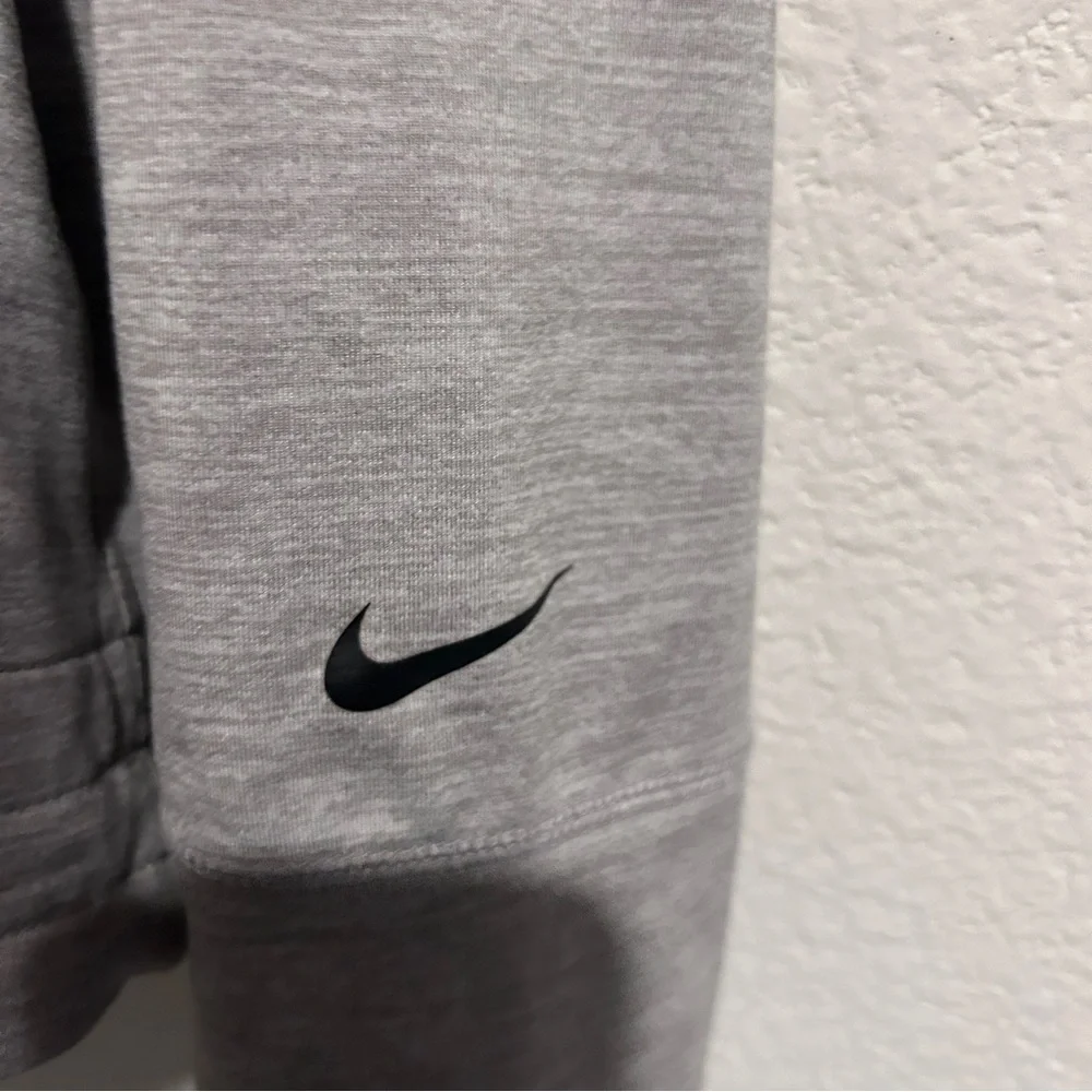 Nike Funnel Neck Long Sleeve Women’s Medium
